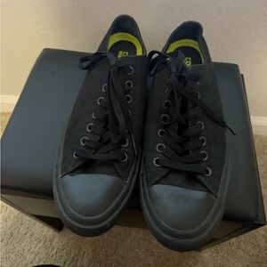 Converse all black